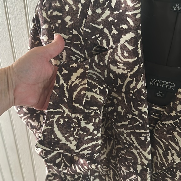 Kasper Cream and Brown 100% Silk Blazer and tank set sz 14 - Picture 6 of 11